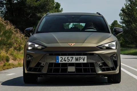 Cupra Leon Sportstourer 1.5 e-Hybrid Essential 2024 view 12