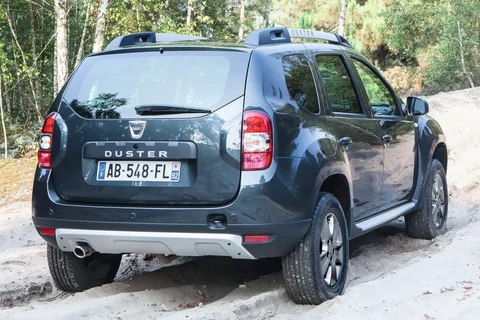 Dacia Duster dCi 110 4x4 BlackShadow 2016 view 2