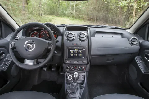 Dacia Duster dCi 110 4x4 BlackShadow 2016 view 6