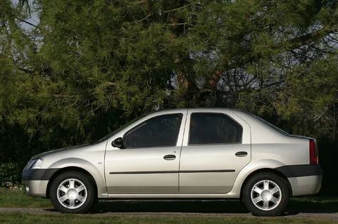 Dacia Logan 1.5 dCi Lauréate 2006 view 2