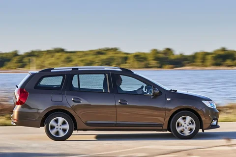 Dacia Logan MCV dCi 90 Lauréate 2016 view 12