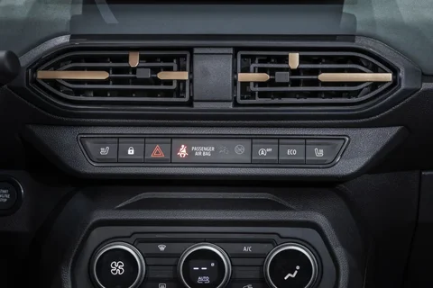 Dacia Sandero Stepway TCe 110 Expression 2025 view 4