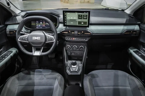Dacia Sandero Stepway TCe 110 Expression 2025 view 10
