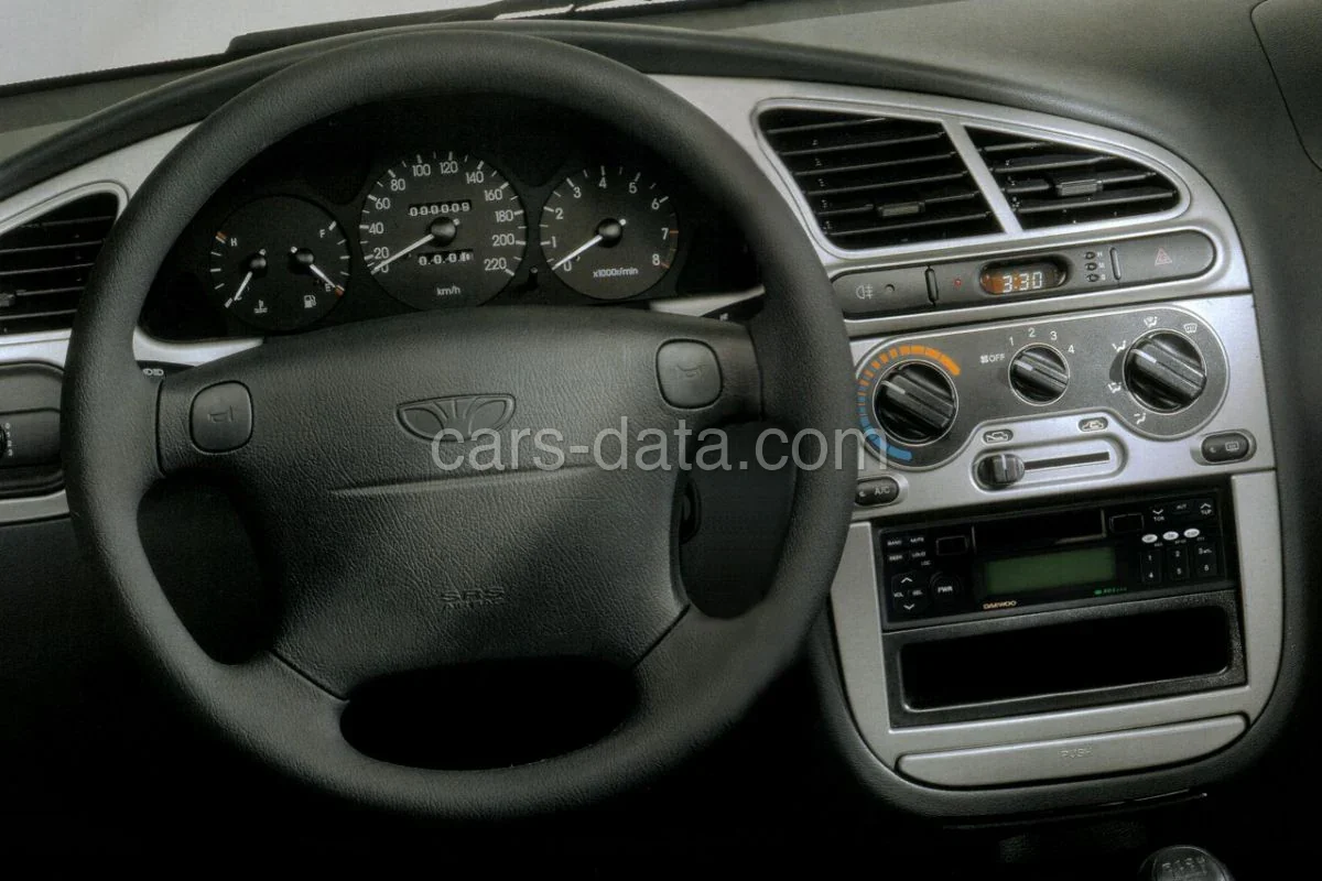 Daewoo Lanos 1.5 Spirit 2001 front view