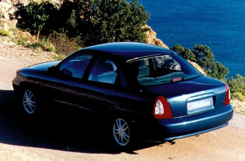Daewoo Nubira 2.0 CDX 1997 view 3