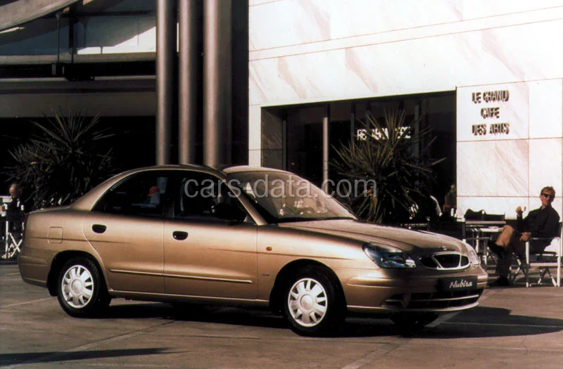 Daewoo Nubira 2.0 CDX 1999 front view