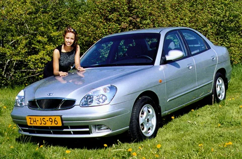 Daewoo Nubira 2.0 CDX 1999 view 2