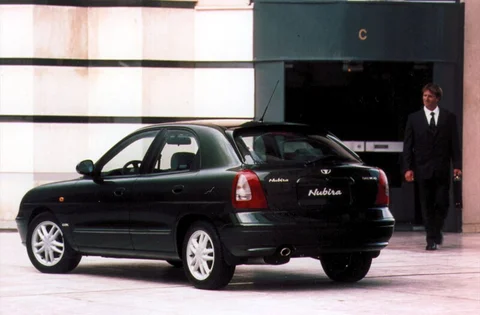 Daewoo Nubira 2.0 CDX 1999 view 2