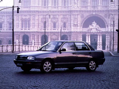 Daihatsu Applause 16 Li 1989 view 2