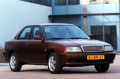 Daihatsu Applause 1.6i 1998 view 3