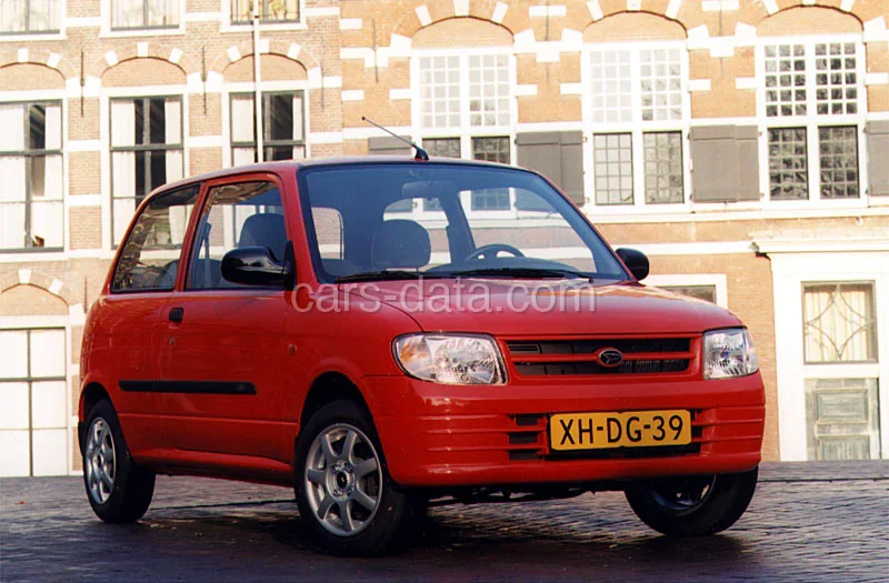 Daihatsu Cuore XTi-12V 2001 front view