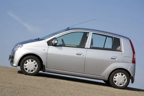 Daihatsu Cuore 1.0 12V DVVT Tokyo 2006 view 5