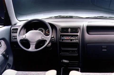 Daihatsu Gran Move 1.6i CS 2000 view 2