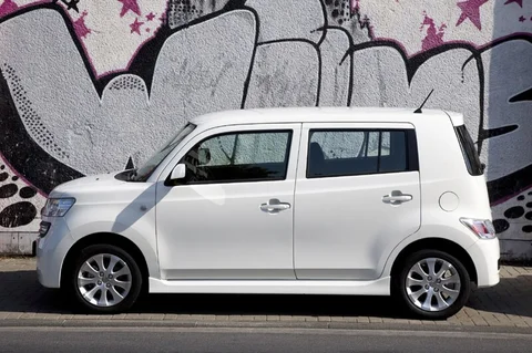 Daihatsu Materia 1.3 Rythm 2007 view 9
