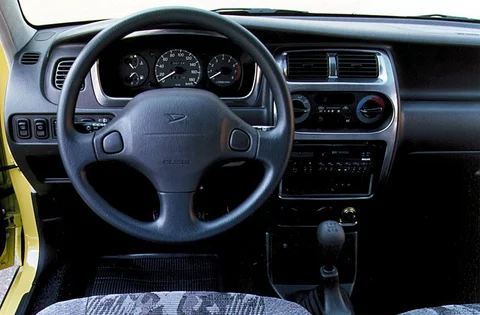 Daihatsu Sirion 1.0 12V CLi 2001 view 3