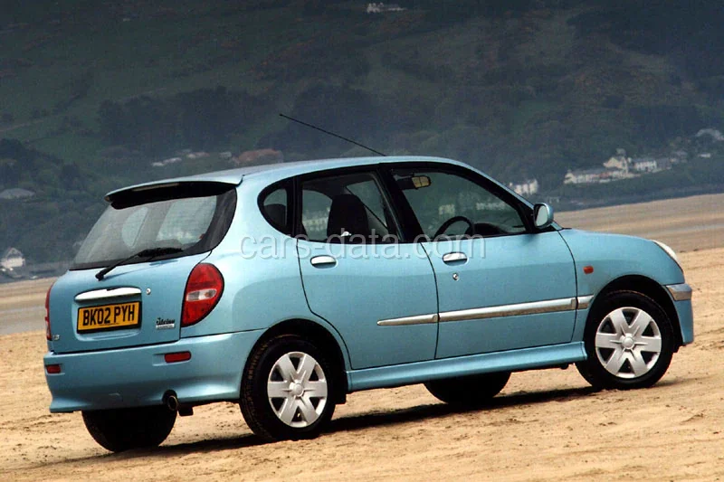 Daihatsu Sirion 1.3 16V SR 2002 front view