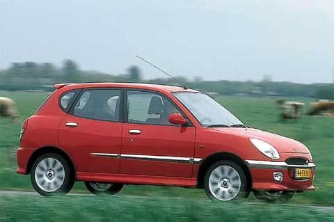 Daihatsu Sirion 1.3 16V SR 2002 view 3