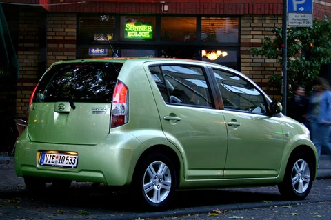 Daihatsu Sirion 2 1.0 12V DVVT Slim 2010 view 7