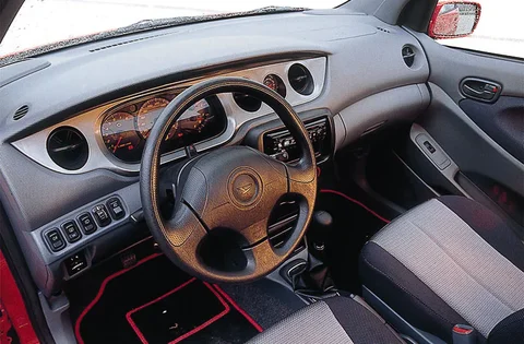Daihatsu Young RV 1.0 12V RTi 2001 view 8