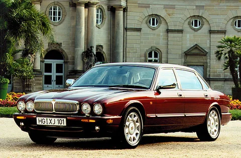 Daimler V8 1997 front view