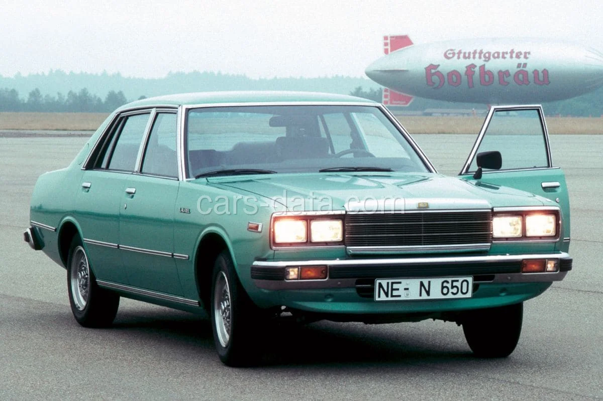 Datsun Laurel 2400 De Luxe 1979 front view