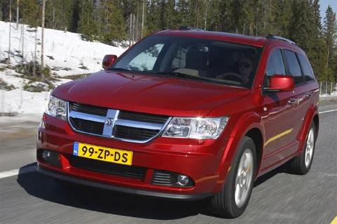 Dodge Journey 2.0 CRD SXT 2008 view 3