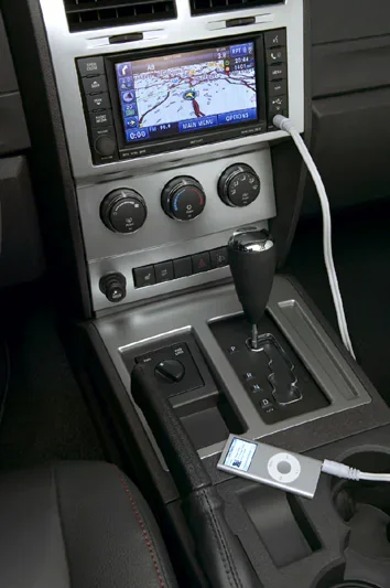 Dodge Nitro 2.8 CRD 4x4 R/T 2007 view 3