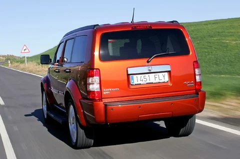 Dodge Nitro 2.8 CRD 4x4 R/T 2007 view 4