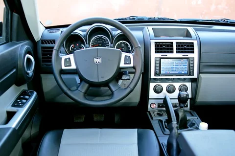 Dodge Nitro 2.8 CRD 4x4 R/T 2007 view 5