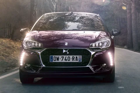 DS 3 Cabrio THP 208 Performance Black Special 2016 view 8