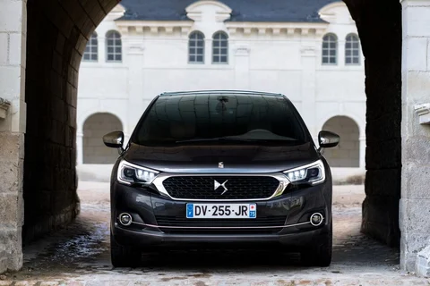 DS 4 BlueHDi 120 Chic 2015 view 10