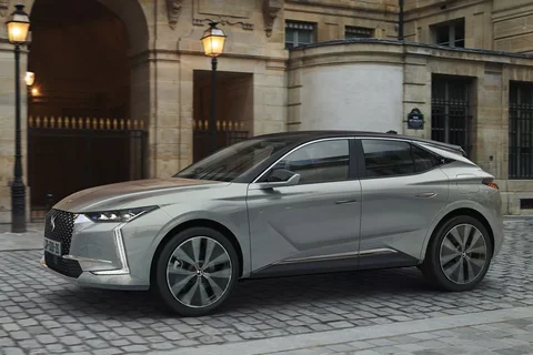 DS 4 E-Tense 225 Rivoli Cross 2021 view 11