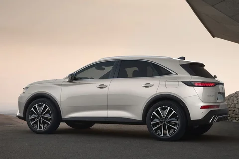 DS 7 E-Tense 225 Performance Line 2022 view 5