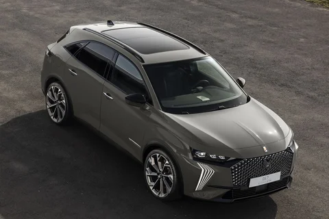 DS 7 E-Tense 225 Performance Line 2022 view 11