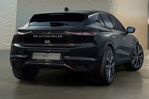 DS N°4 Plug-in Hybrid 225 Performance Line 2026 view 5