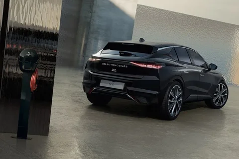 DS N°4 Plug-in Hybrid 225 Performance Line 2026 view 7