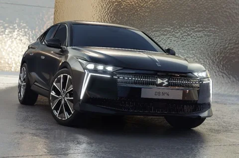 DS N°4 Plug-in Hybrid 225 Performance Line 2026 view 8