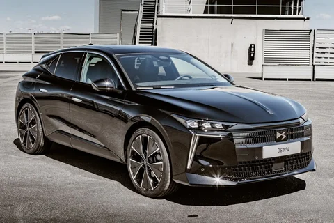 DS N°4 Plug-in Hybrid 225 Performance Line 2026 view 9