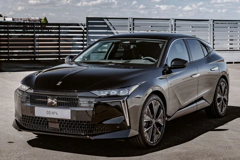 DS N°4 Plug-in Hybrid 225 Performance Line 2026 view 10