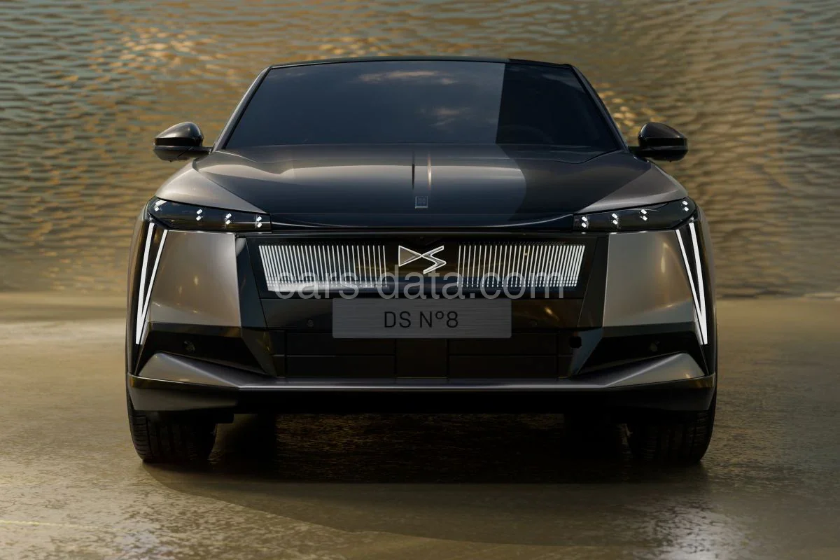 DS N°8 FWD Étoile 2025 front view