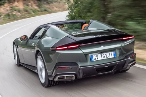 Ferrari 12Cilindri Spider 2025 view 2