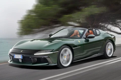 Ferrari 12Cilindri Spider 2025 view 4