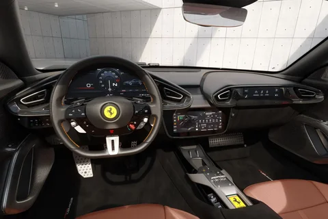 Ferrari 12Cilindri Spider 2025 view 6