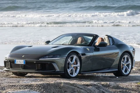 Ferrari 12Cilindri Spider 2025 view 8
