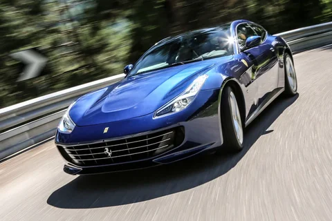 Ferrari GTC4 Lusso V8 2017 view 3