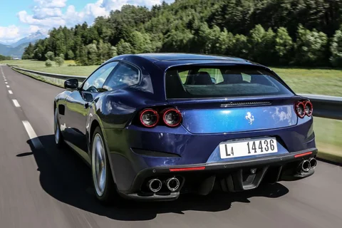 Ferrari GTC4 Lusso V8 2017 view 4