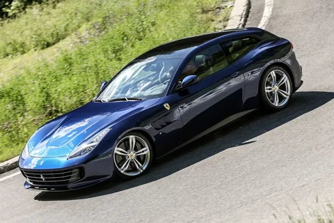 Ferrari GTC4 Lusso V8 2017 view 5