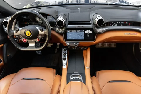 Ferrari GTC4 Lusso V8 2017 view 9