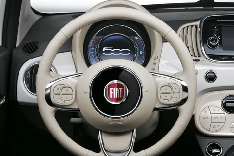 Fiat 500 500C 1.2 Young 2019 view 4