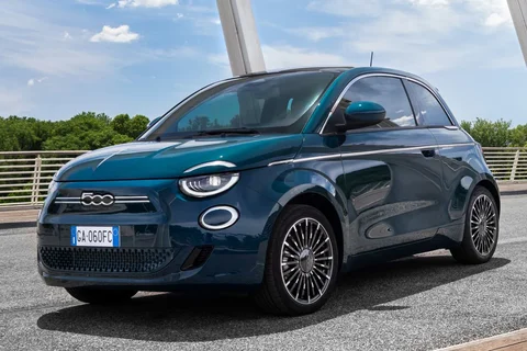 Fiat 500 500e 24kWh Action 2020 view 2